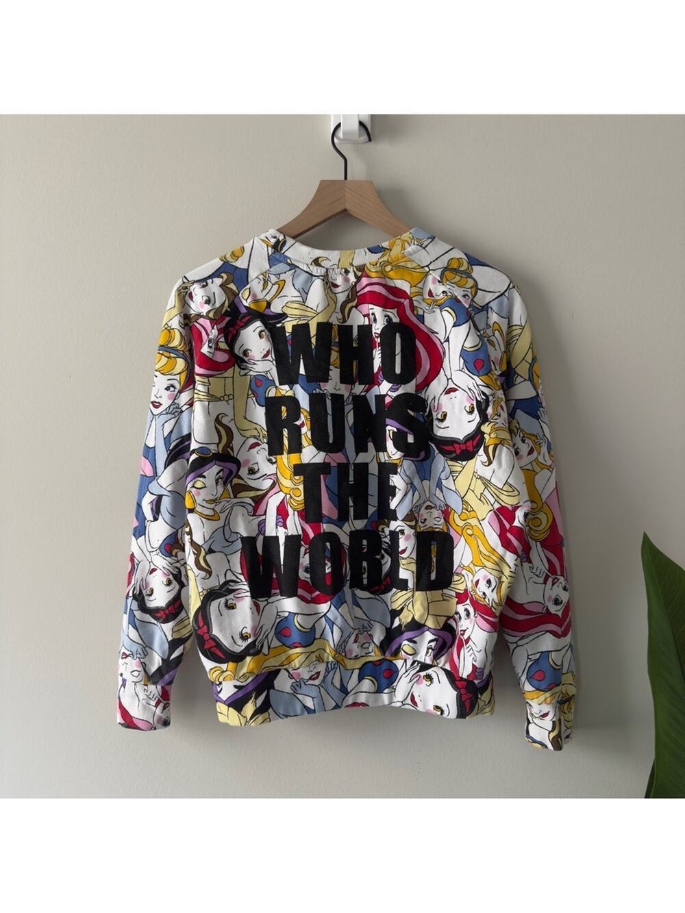 Disney ElevenParis “Who Runs the World” Colorful Princess Character Sweatshirt M